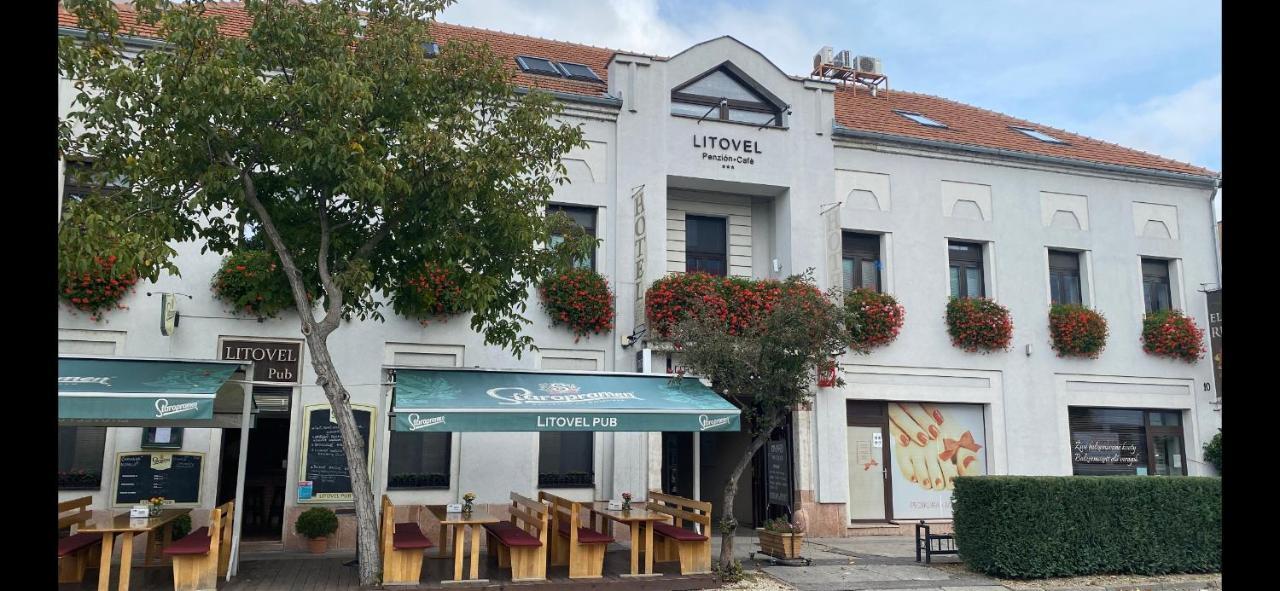 Hotel Litovel Komárno Exteriér fotografie