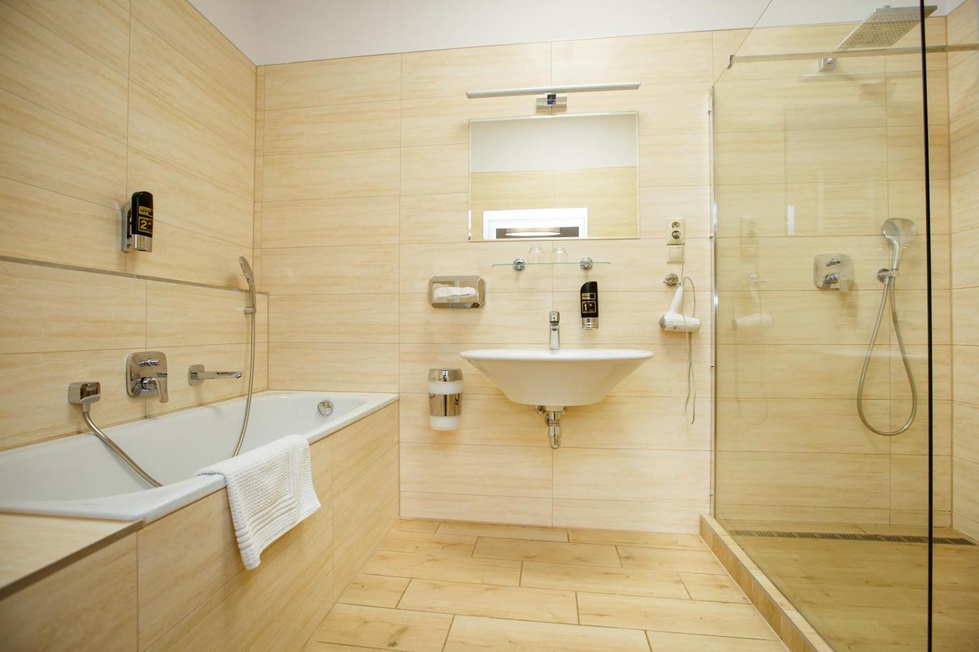 Hotel Litovel Komárno Exteriér fotografie