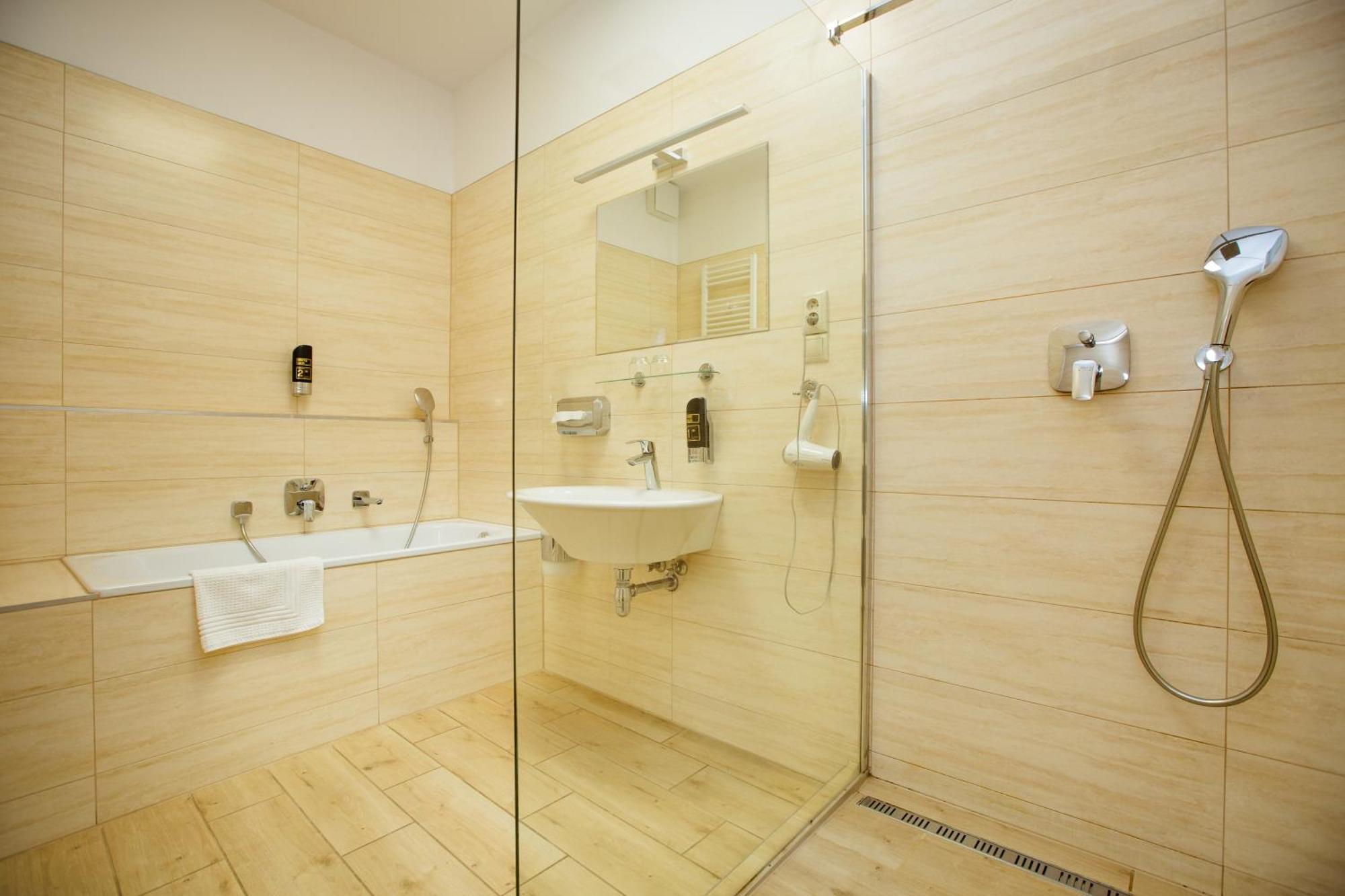 Hotel Litovel Komárno Exteriér fotografie
