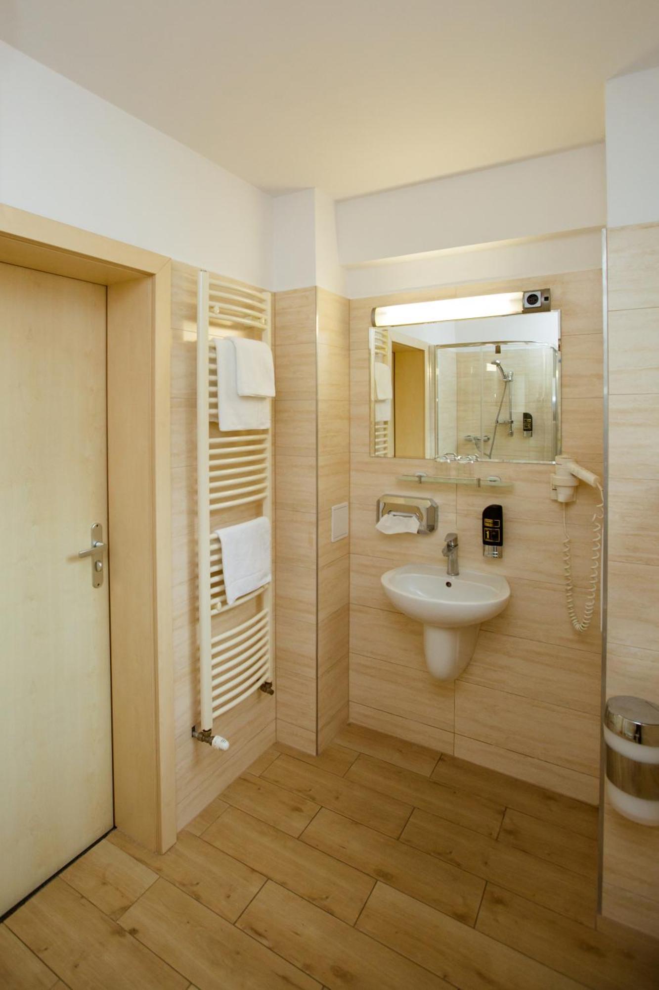 Hotel Litovel Komárno Exteriér fotografie