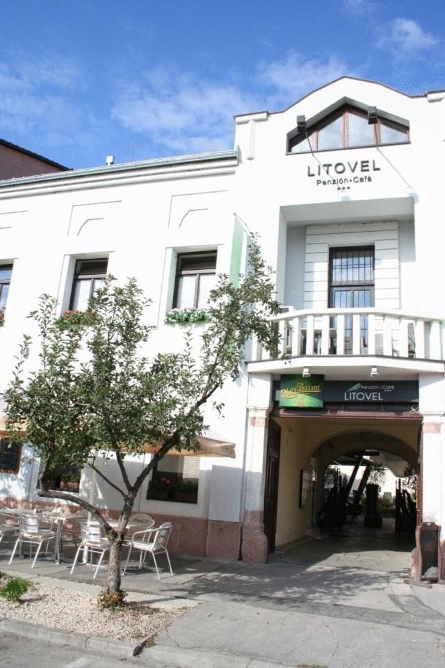 Hotel Litovel Komárno Exteriér fotografie
